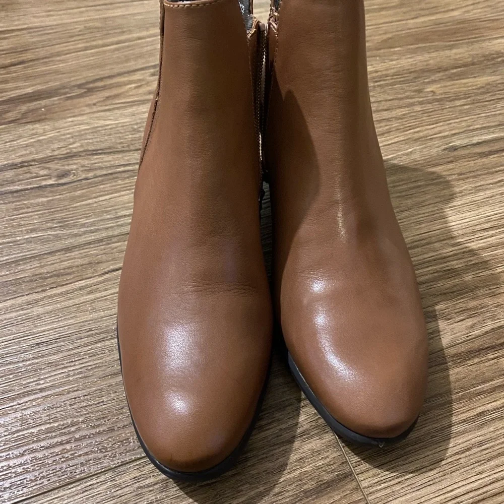 Munro Brown Ankle Booties. women’s size 7